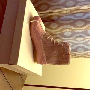 Snow boots by Just Fab